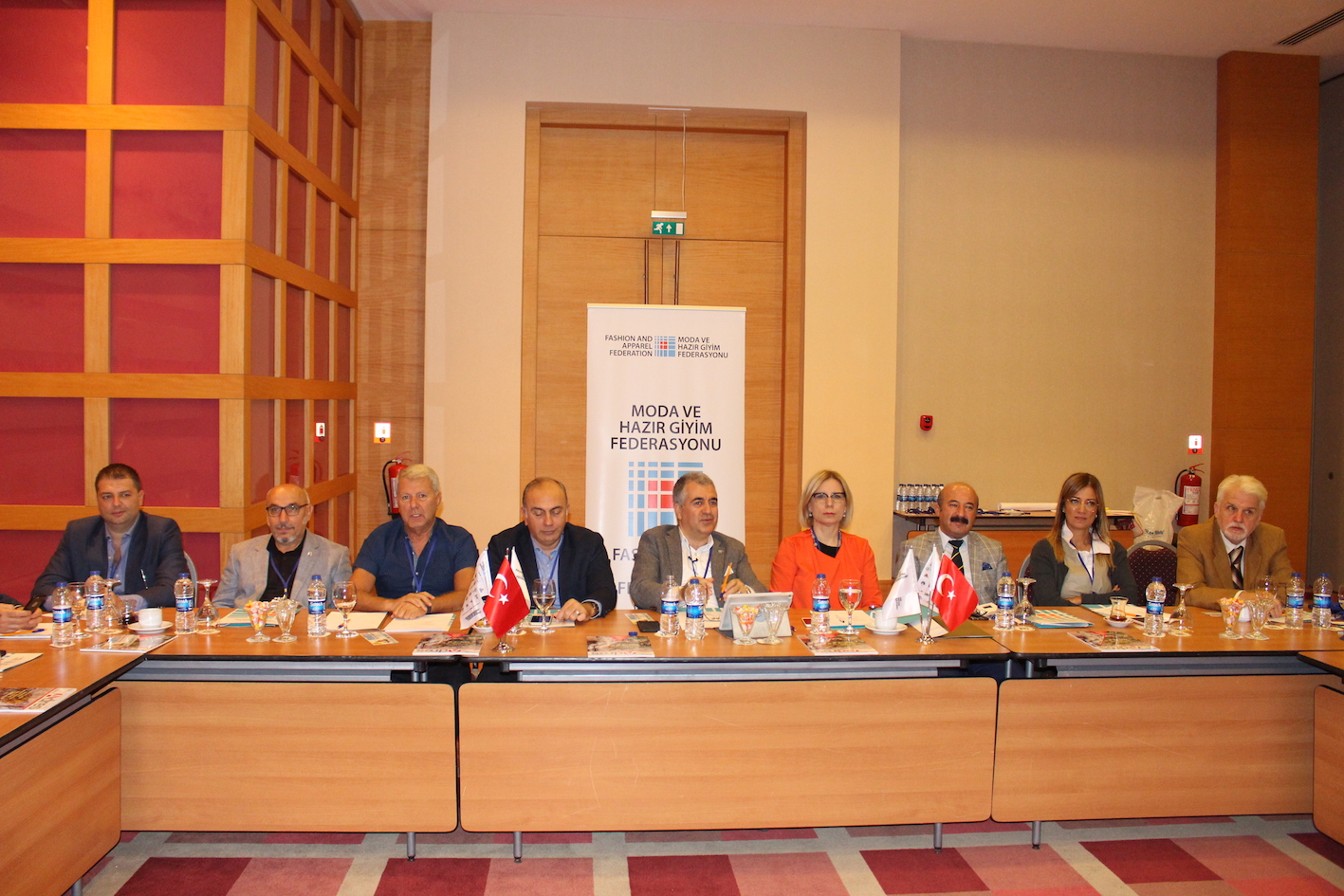 Hazır giyimciler sektörün sorunlarını ve çözümlerini masaya yatırdı